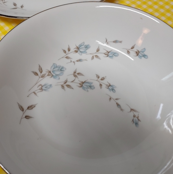 Vintage Delphine Blue Rose fruit bowl & 2 serving plates - Picture 4 of 6